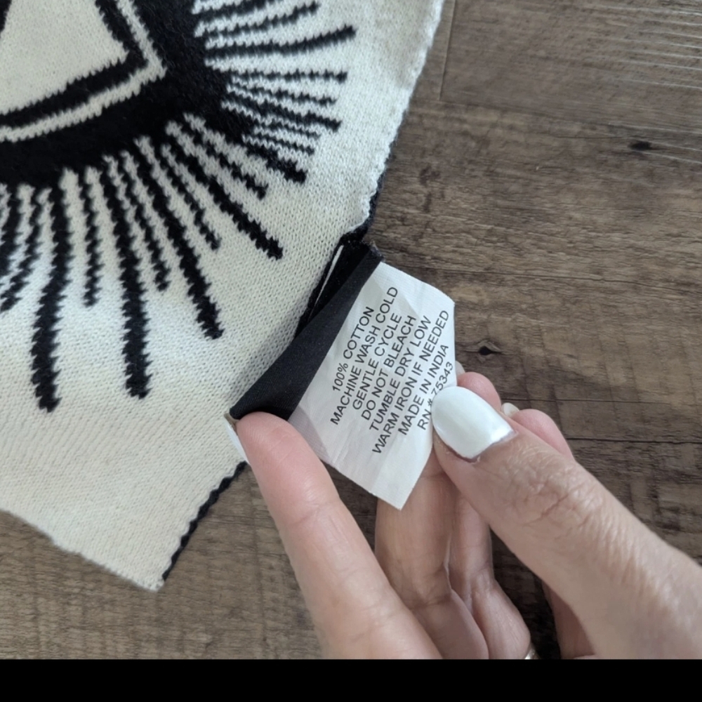 Eye Patterned Reversible Blanket - Picture 2 of 5